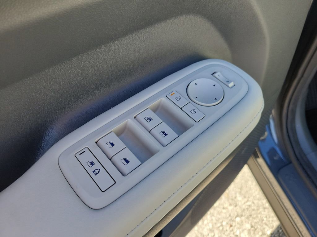 Certified 2025 Hyundai Santa Fe SEL image 18