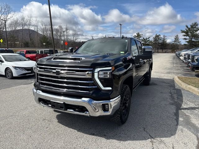 Used 2025 Chevrolet Silverado 2500 LTZ w/ LTZ Premium Package image 45