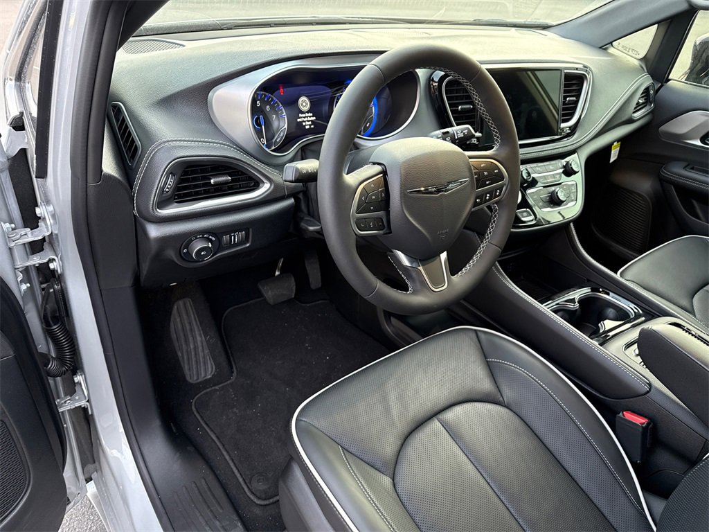 New 2026 Chrysler Pacifica Limited image 6