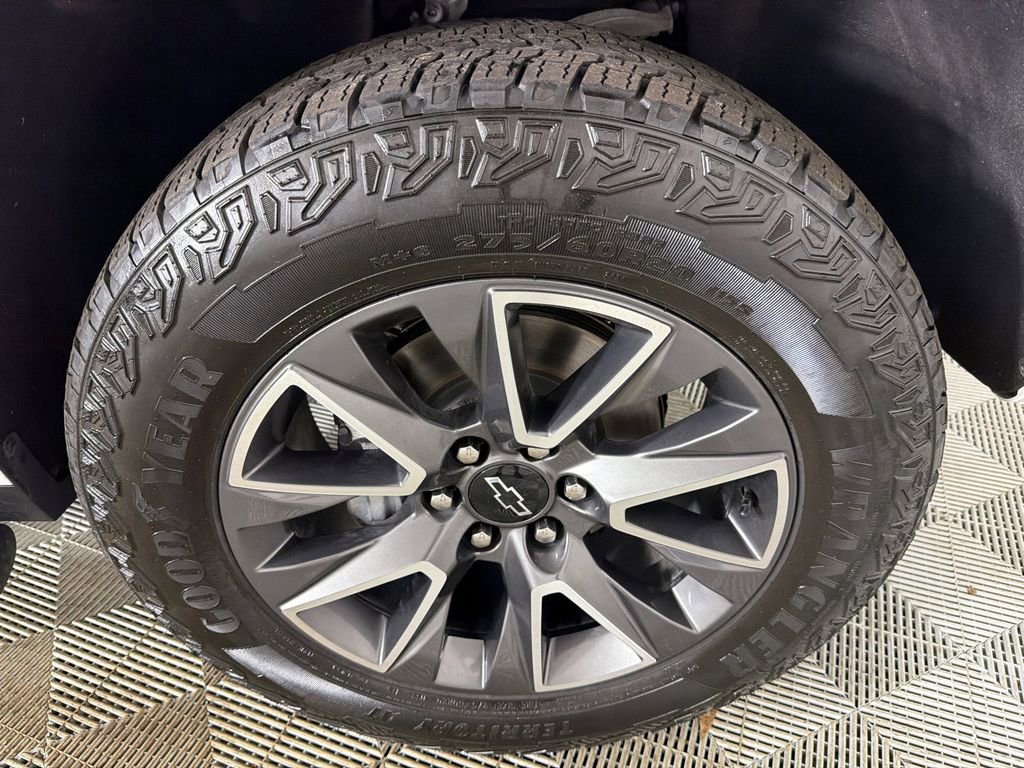 Used 2024 Chevrolet Tahoe Z71 w/ Luxury Package AWD/4WD image 13