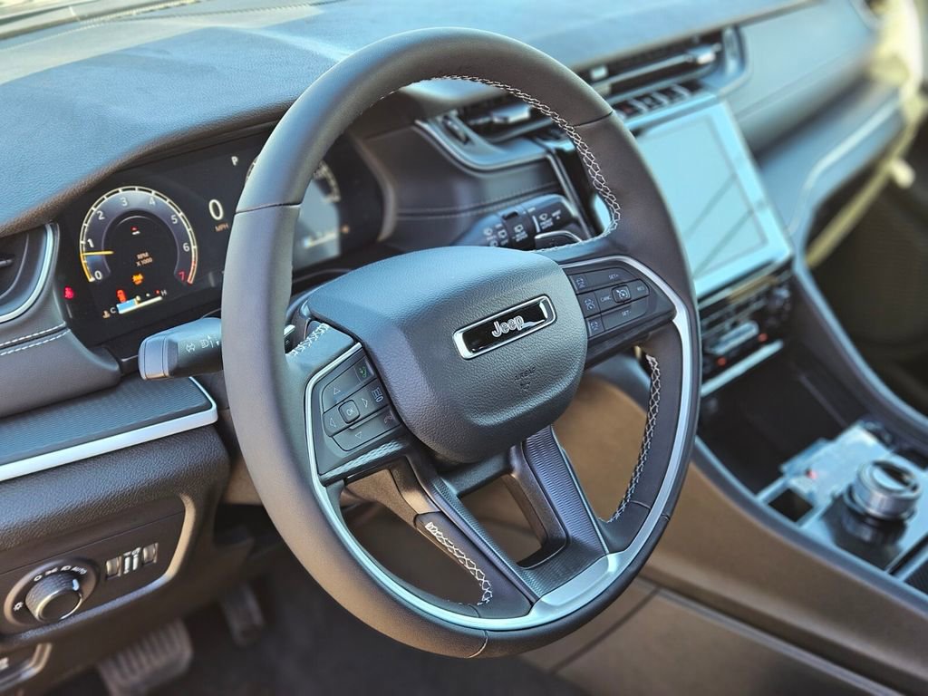 New 2025 Jeep Grand Cherokee Altitude image 19