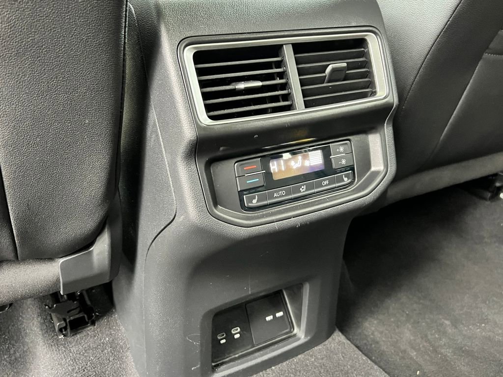 Used 2025 Volkswagen Atlas SEL image 14