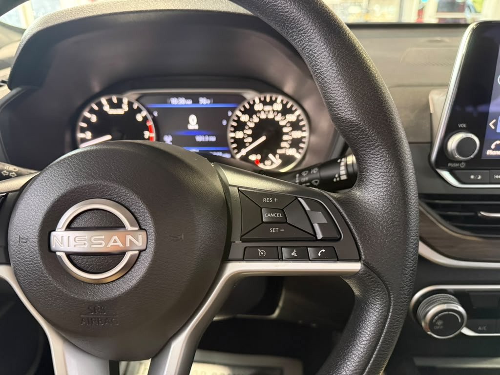 Used 2025 Nissan Altima 2.5 SV FWD image 12