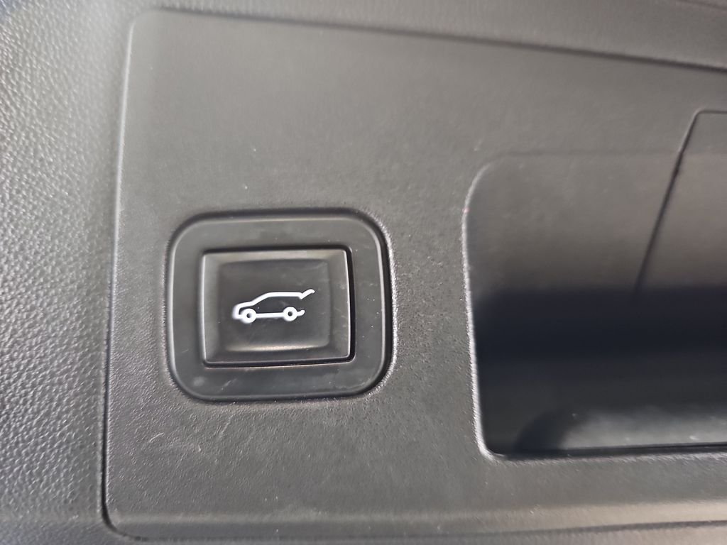 Used 2017 Cadillac XT5 Luxury w/ Driver Awareness Package AWD/4WD image 16