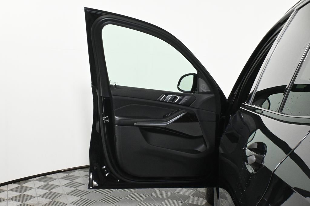 Used 2026 BMW X5 xDrive40i w/ M Sport Package image 29