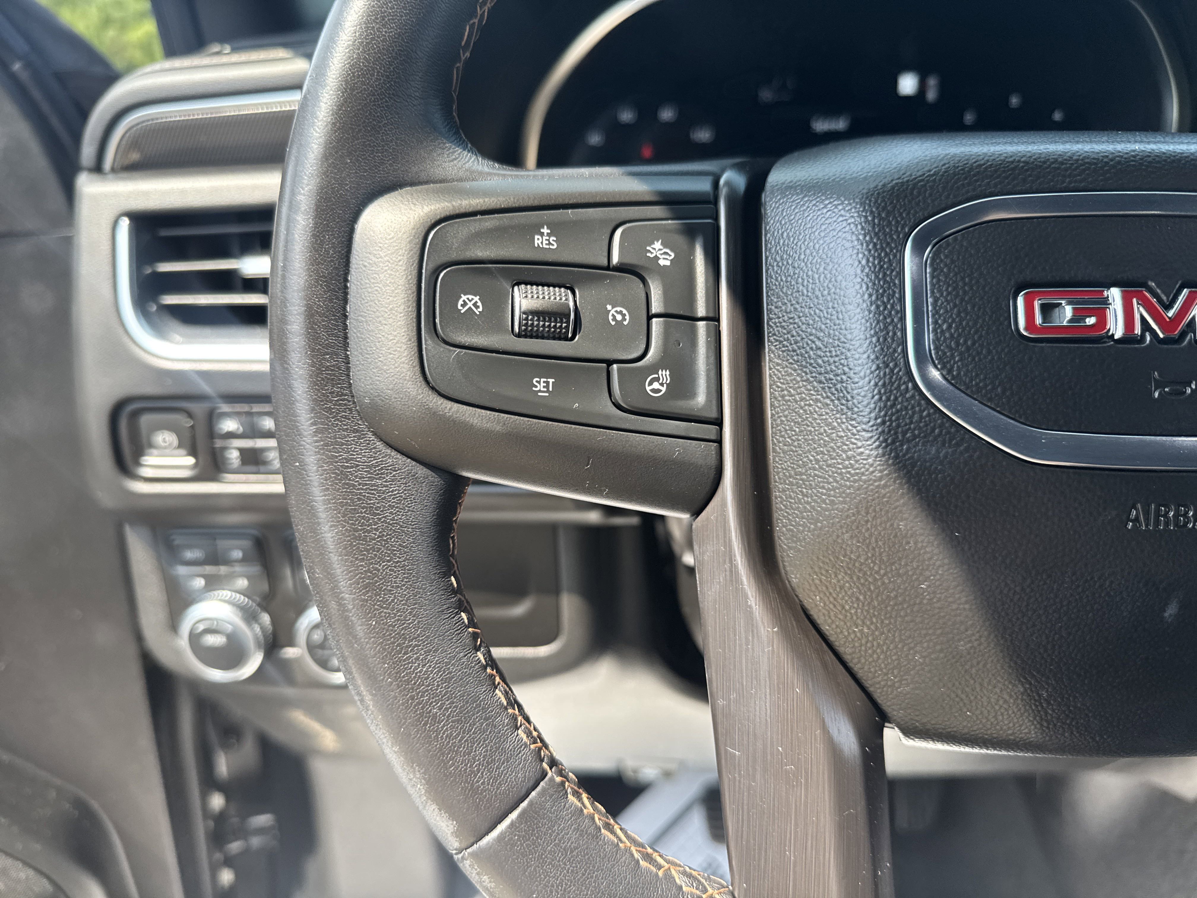 Used 2023 GMC Yukon AT4 w/ AT4 Premium Package image 19