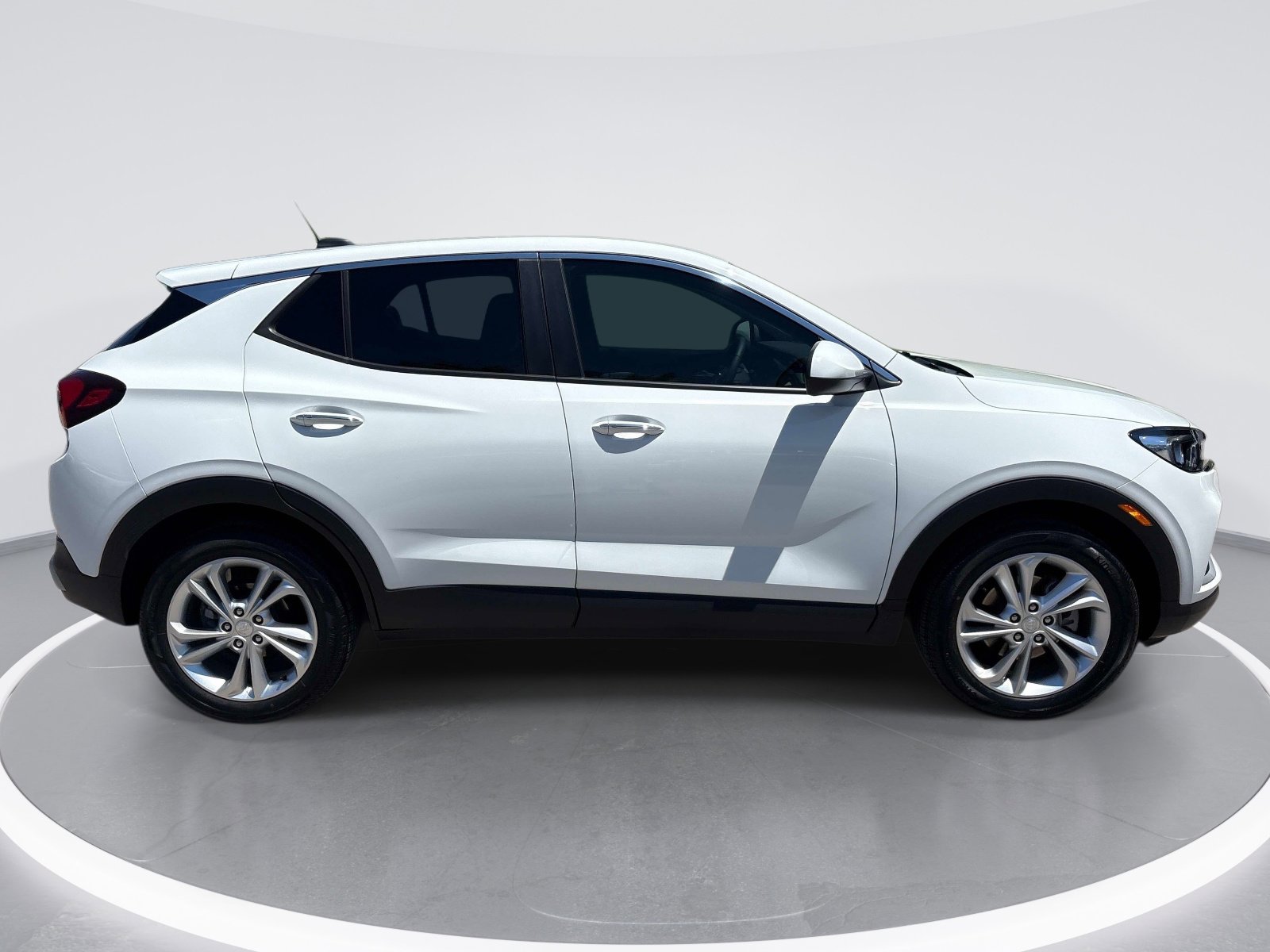Used 2023 Buick Encore GX Preferred w/ Cold Weather Comfort Package FWD image 9