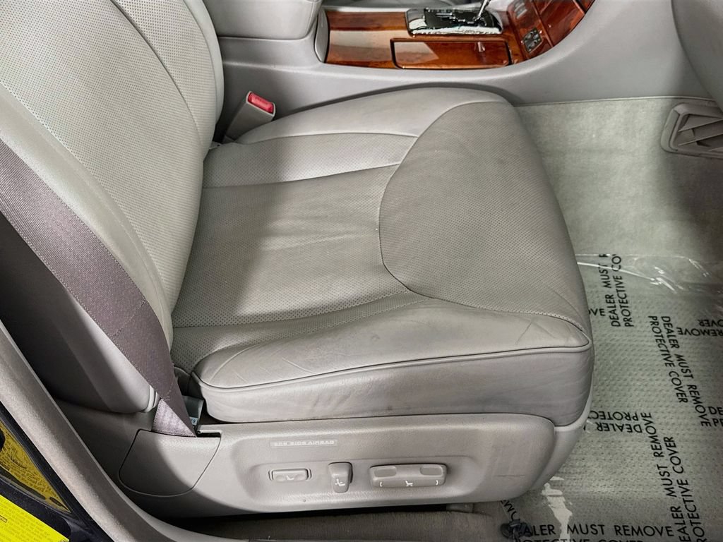 Used 2004 Lexus LS 430 w/ Modern Luxury Pkg RWD image 36