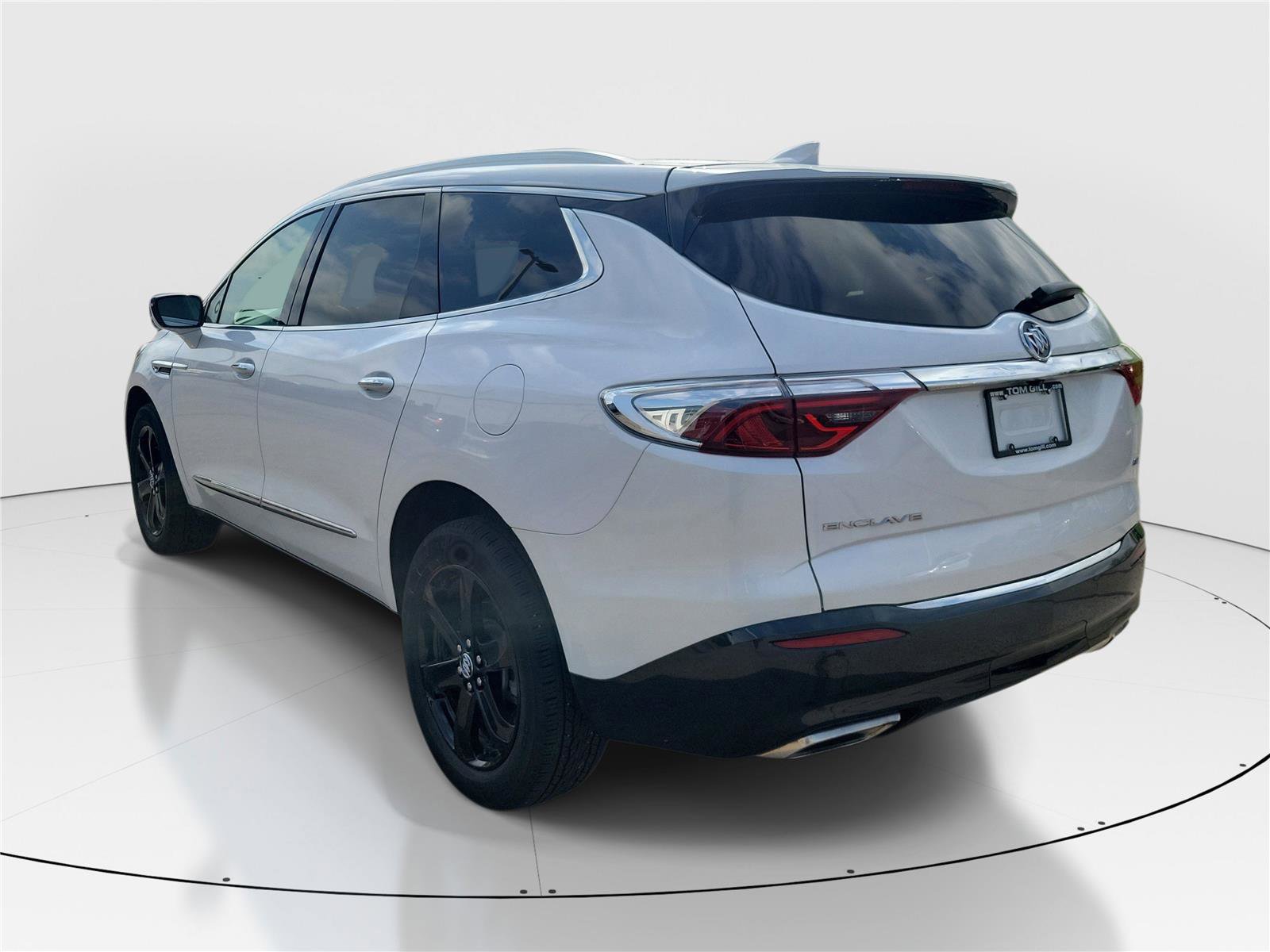 Used 2024 Buick Enclave Essence w/ Sport Touring Edition FWD image 3