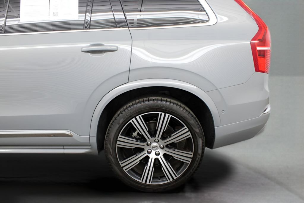 Certified 2025 Volvo XC90 B6 Plus image 14