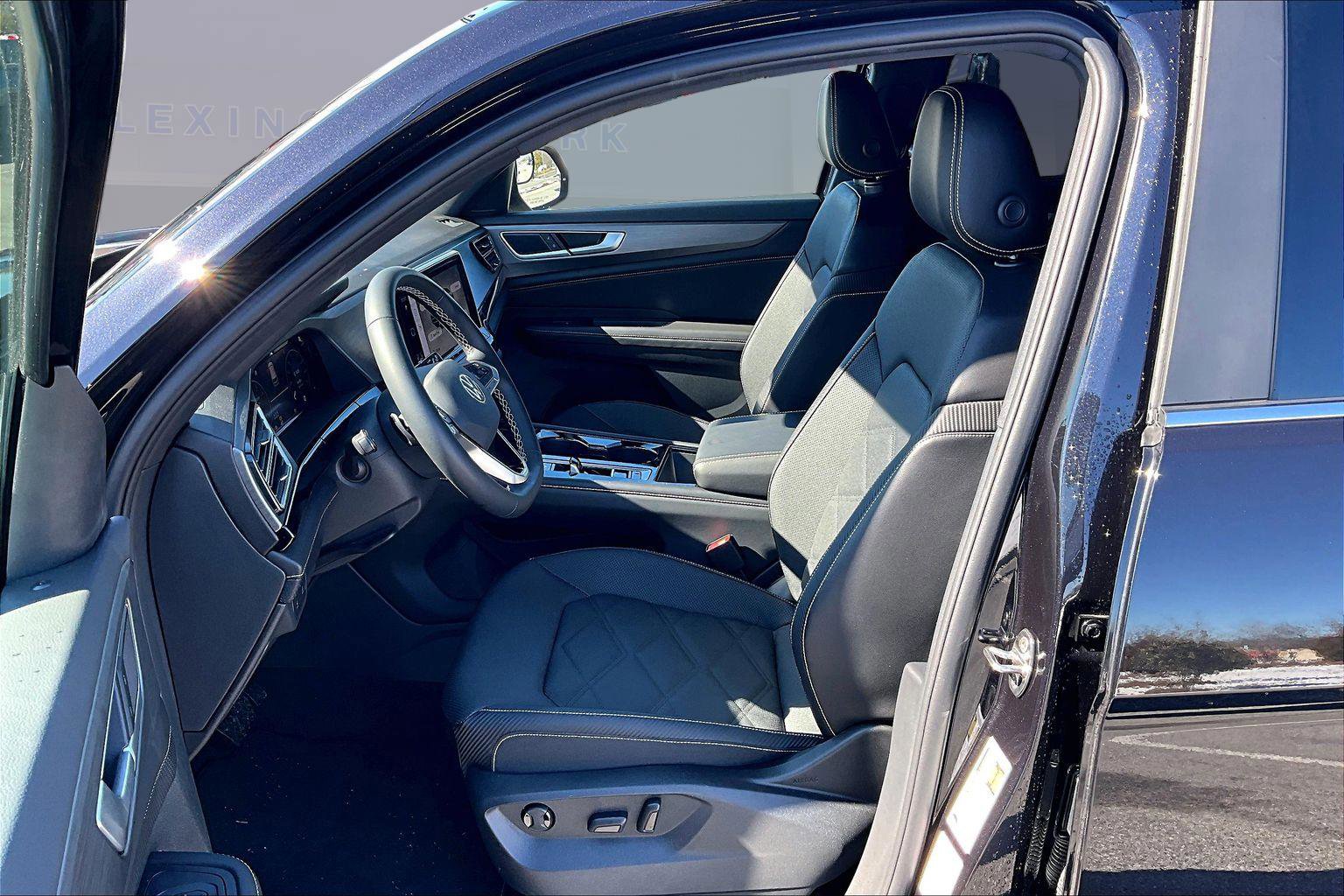 Used 2024 Volkswagen Atlas Cross Sport SE w/ Panoramic Sunroof Package image 22