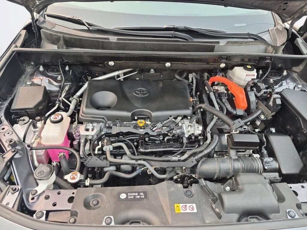 Used 2022 Toyota RAV4 XLE Premium AWD/4WD image 31