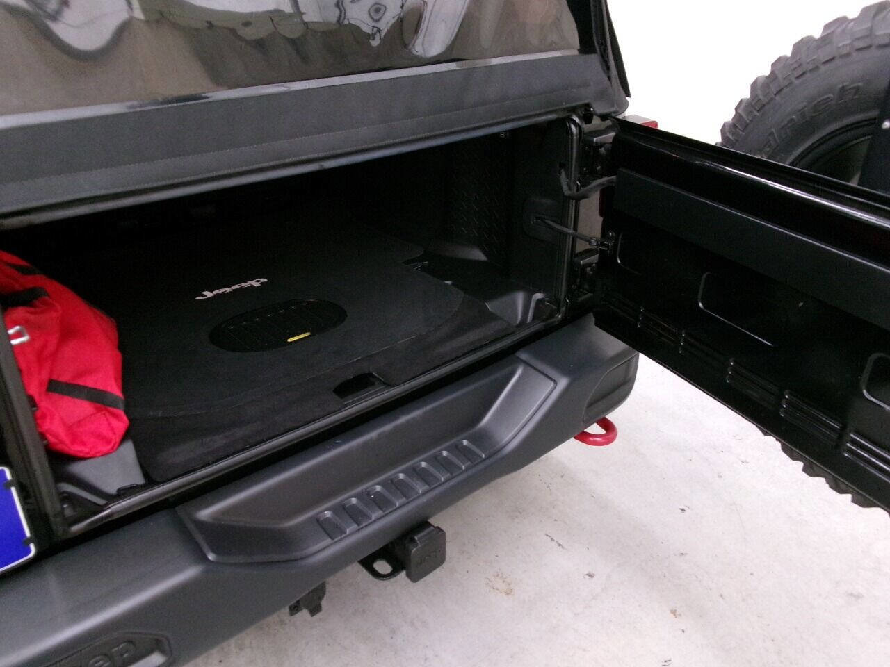 Used 2016 Jeep Wrangler Unlimited Rubicon image 25