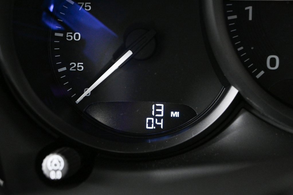 Certified 2025 Porsche Macan image 12