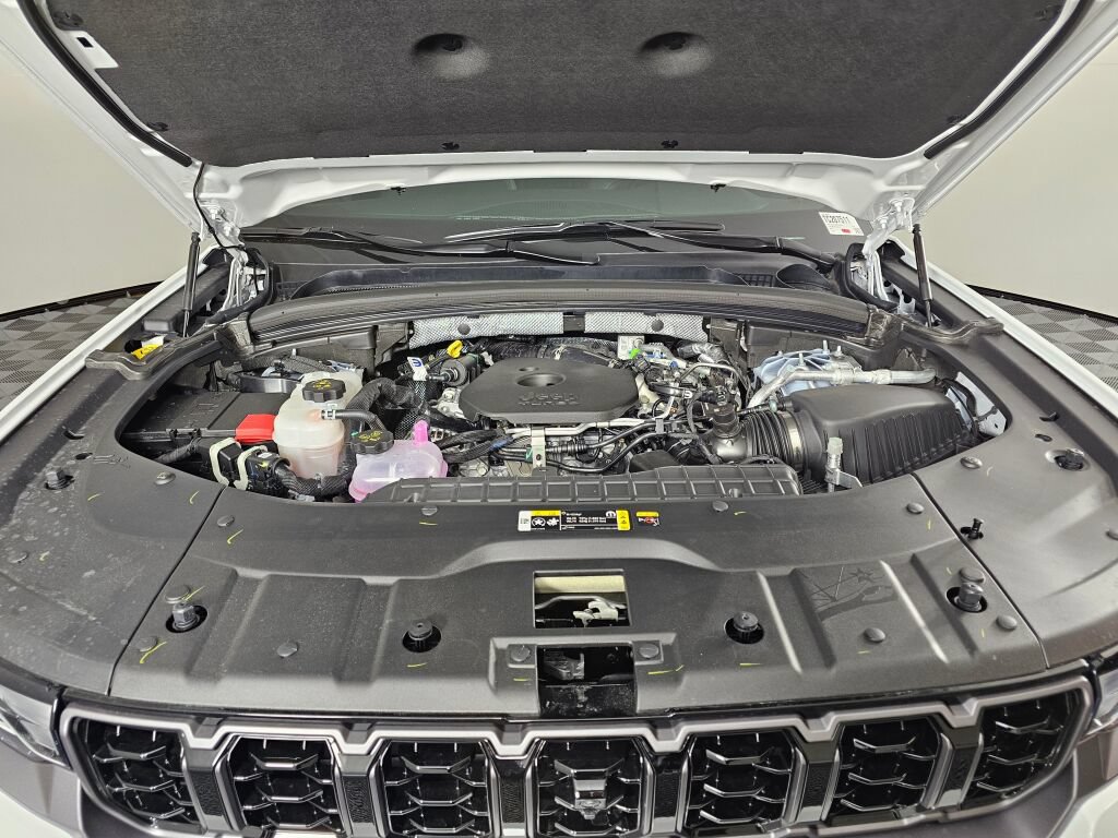 New 2026 Jeep Grand Cherokee Limited AWD/4WD image 12