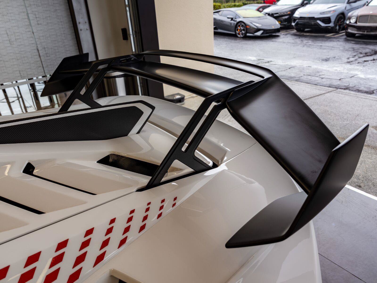 Used 2022 Lamborghini Huracan STO RWD image 39