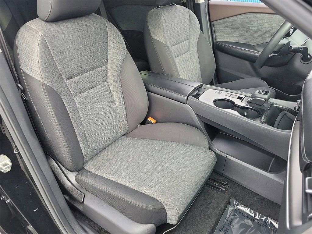 Used 2023 Nissan Rogue SV image 17