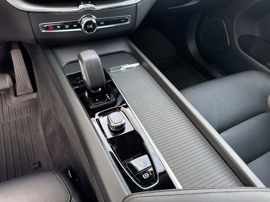 Used 2024 Volvo XC60 B5 Core w/ Protection Package Premier image 25