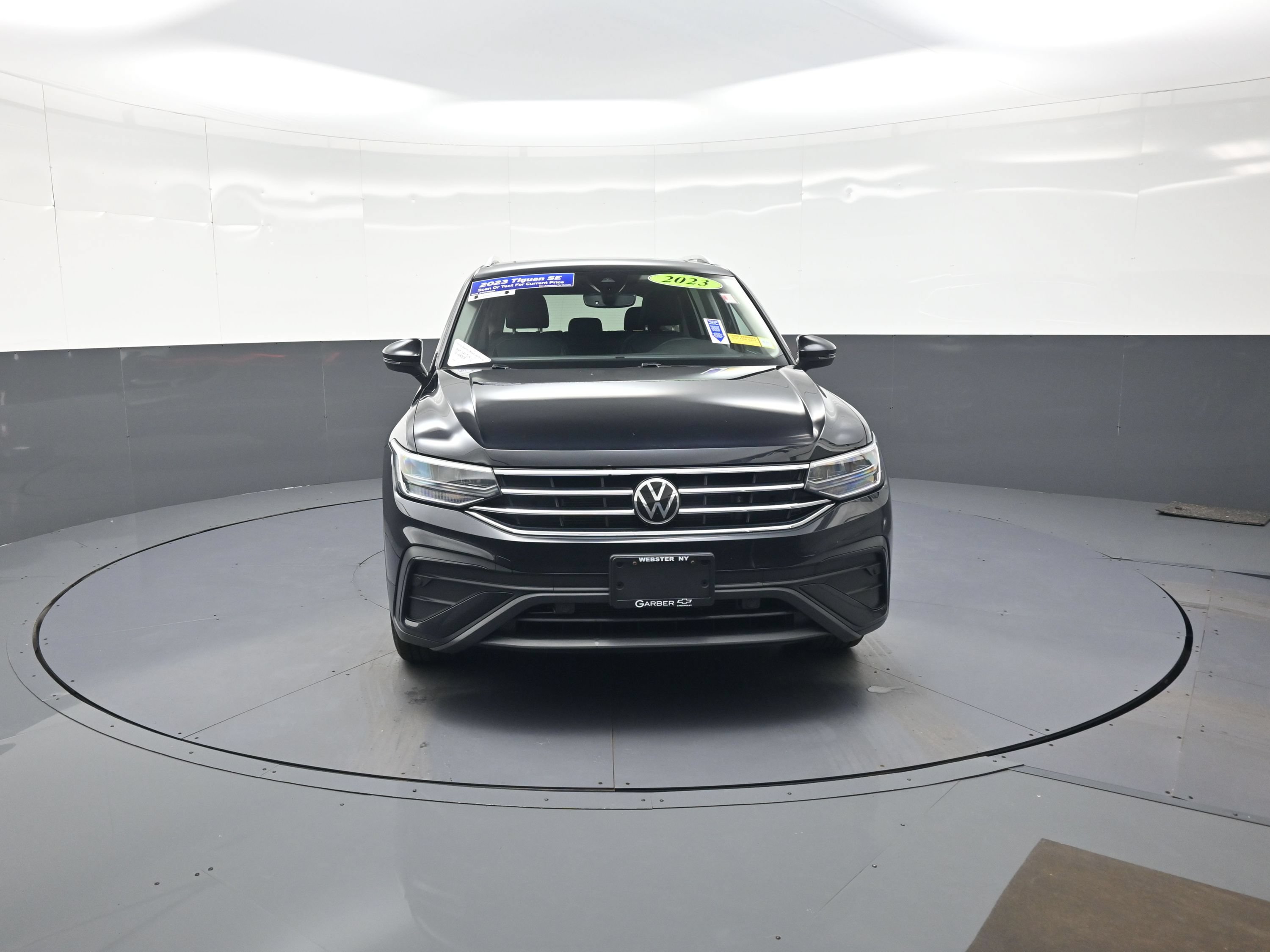 Used 2023 Volkswagen Tiguan SE w/ Panoramic Sunroof Package AWD/4WD image 8