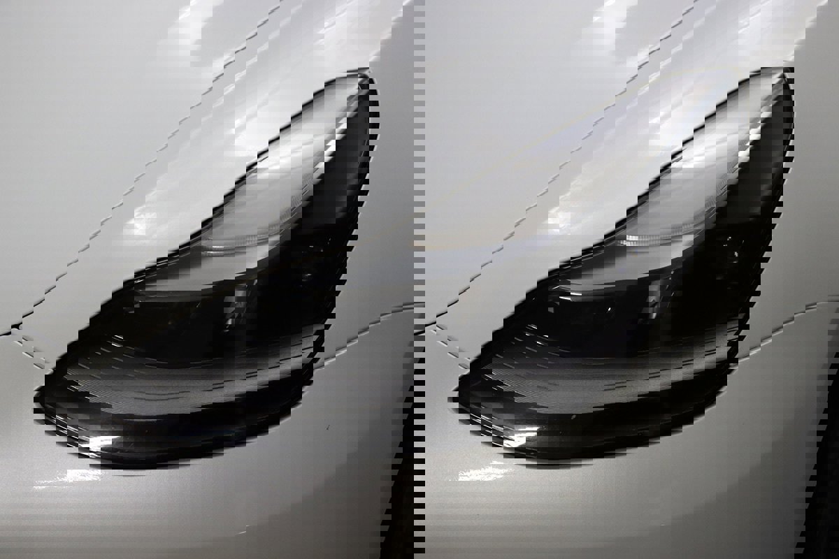 Used 2023 Tesla Model 3 Standard Range image 5