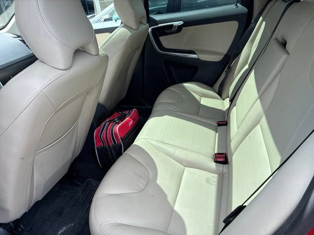 Used 2016 Volvo XC60 T6 w/ Proximity Package AWD/4WD image 6