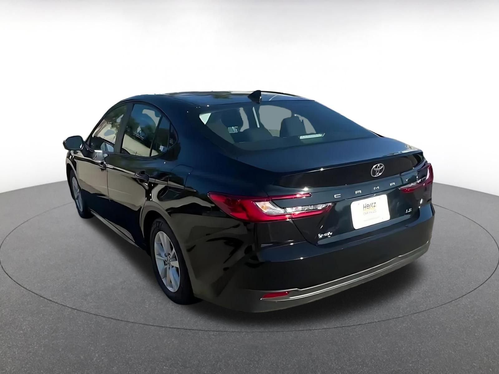 Used 2025 Toyota Camry LE image 11