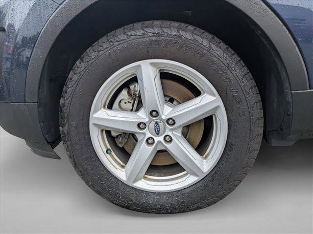 Used 2017 Ford Explorer XLT w/ Equipment Group 202A AWD/4WD image 14