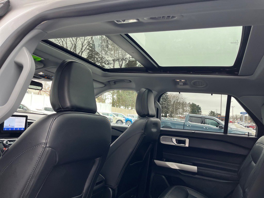 Used 2022 Ford Explorer Limited image 11