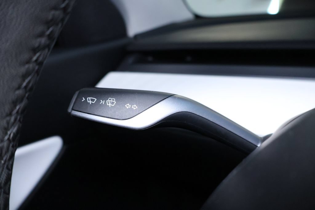 Used 2021 Tesla Model Y Long Range AWD/4WD image 19
