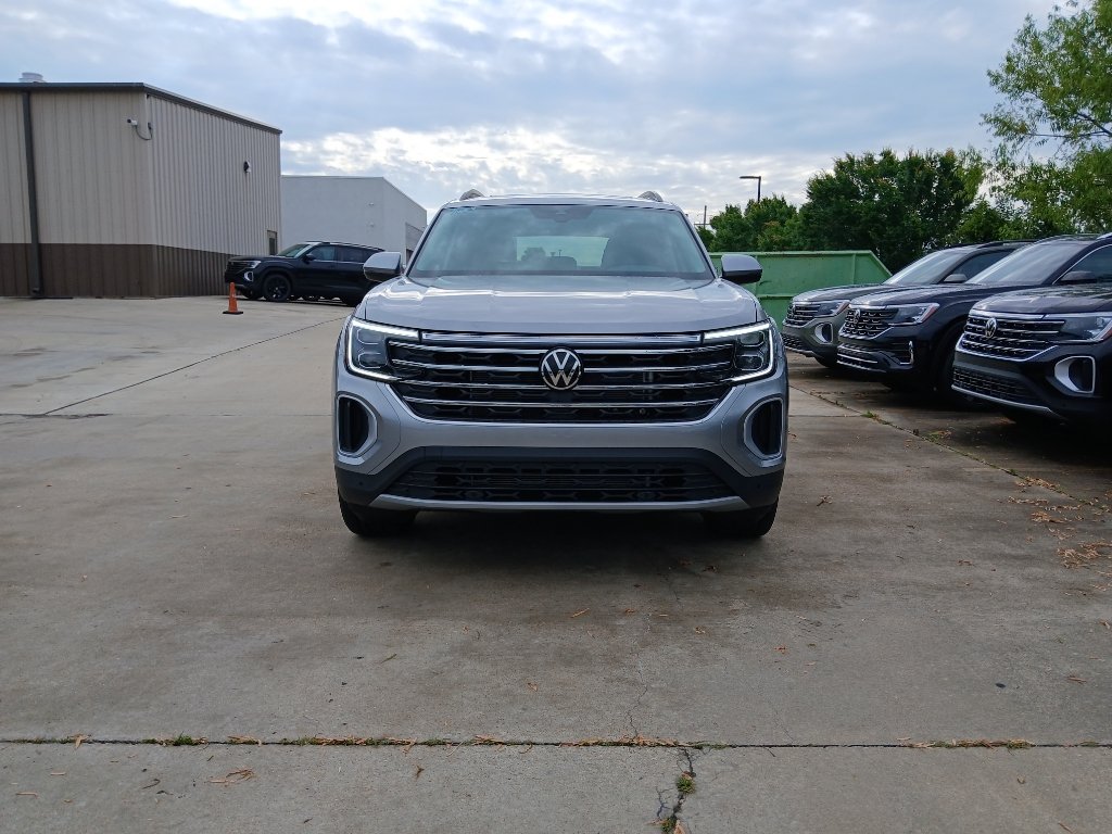 New 2026 Volkswagen Atlas SE FWD image 2