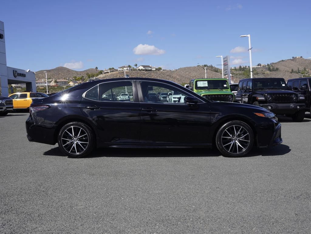 Used 2023 Toyota Camry SE FWD image 3