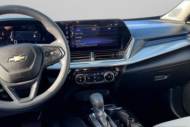 Used 2025 Chevrolet Trax LT FWD image 6
