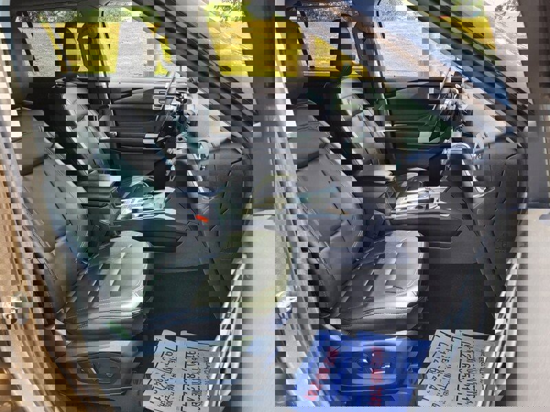 Used 2021 Ford Explorer XLT w/ Equipment Group 202A image 16