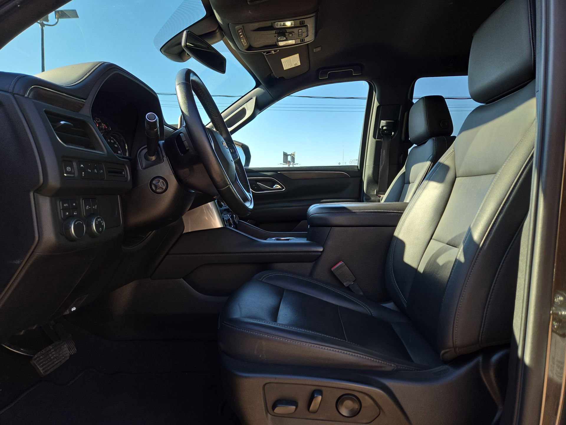 Used 2021 Chevrolet Tahoe LT w/ Luxury Package AWD/4WD image 16