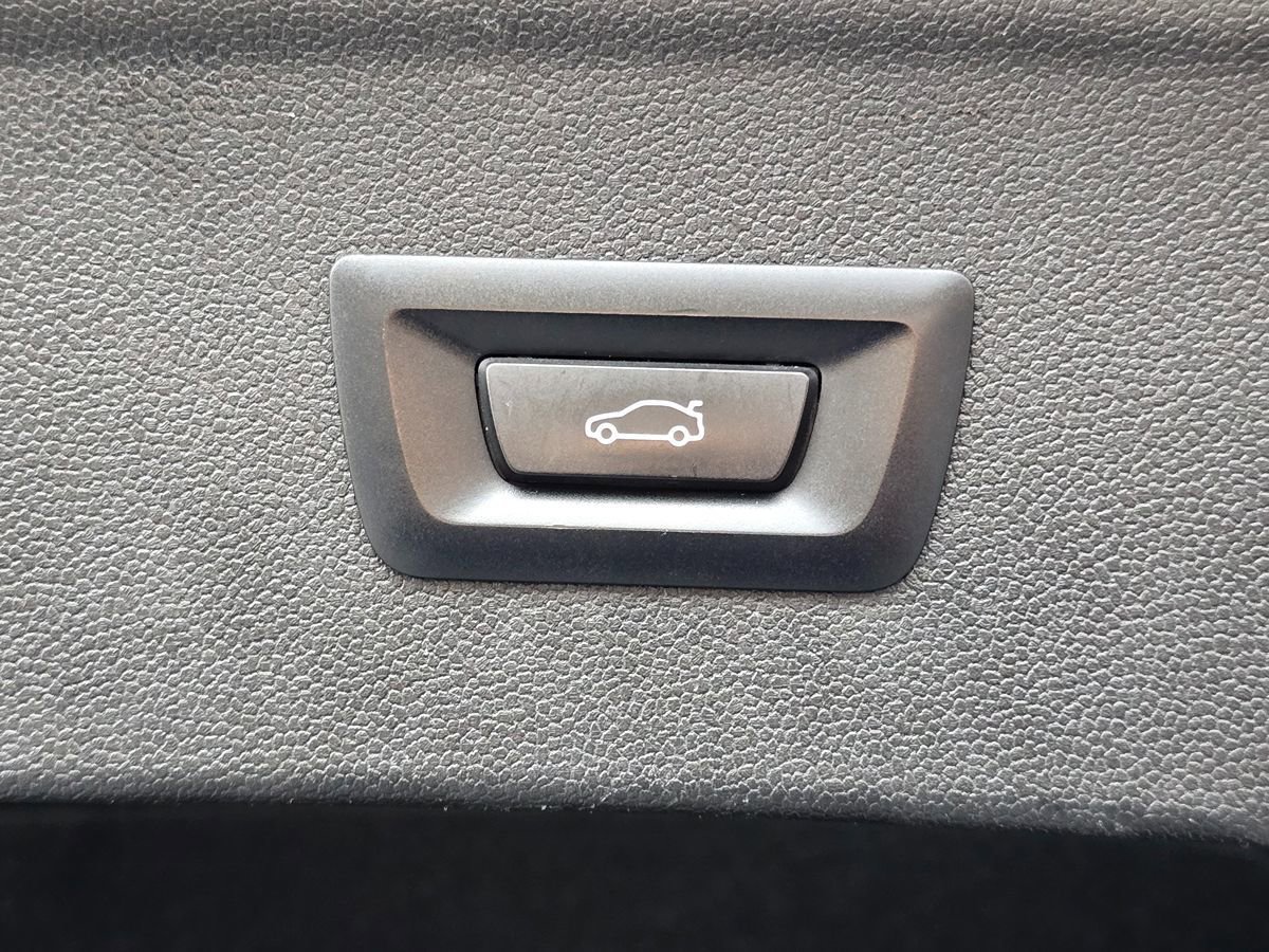 Used 2024 BMW iX xDrive50 w/ Premium Package image 70