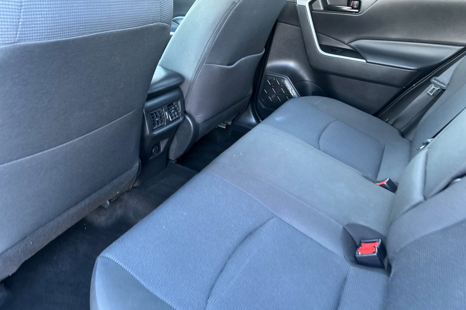 Used 2022 Toyota RAV4 LE image 13