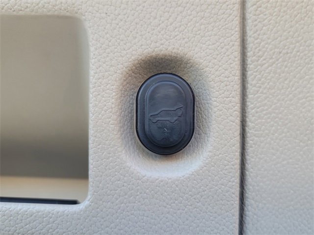 Used 2020 Cadillac Escalade Luxury w/ Escalade Sport Edition image 33