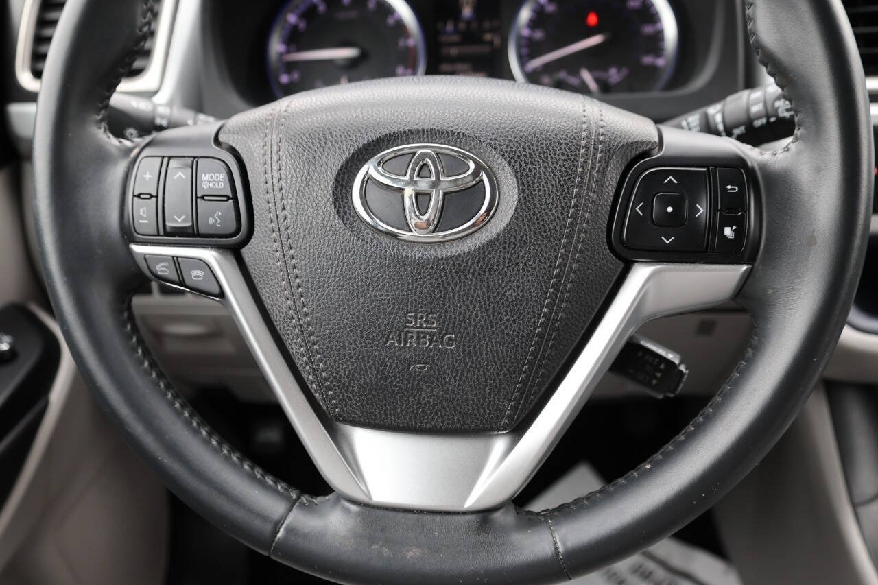 Used 2016 Toyota Highlander XLE AWD/4WD image 19