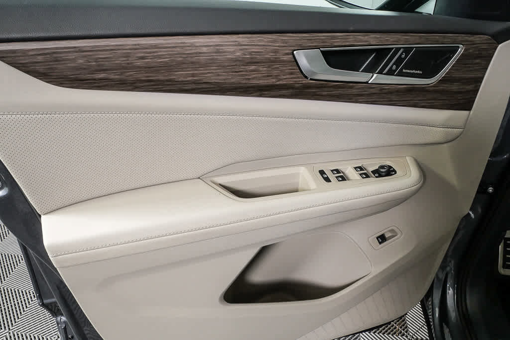 Certified 2025 Volkswagen Atlas SEL Premium R-Line image 6