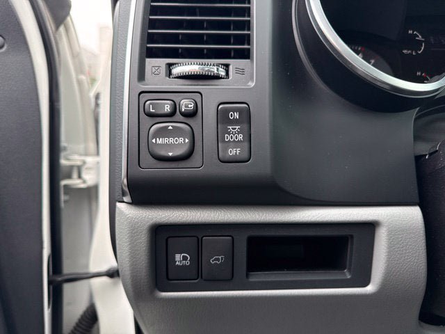 Used 2019 Toyota Sequoia Platinum AWD/4WD image 34
