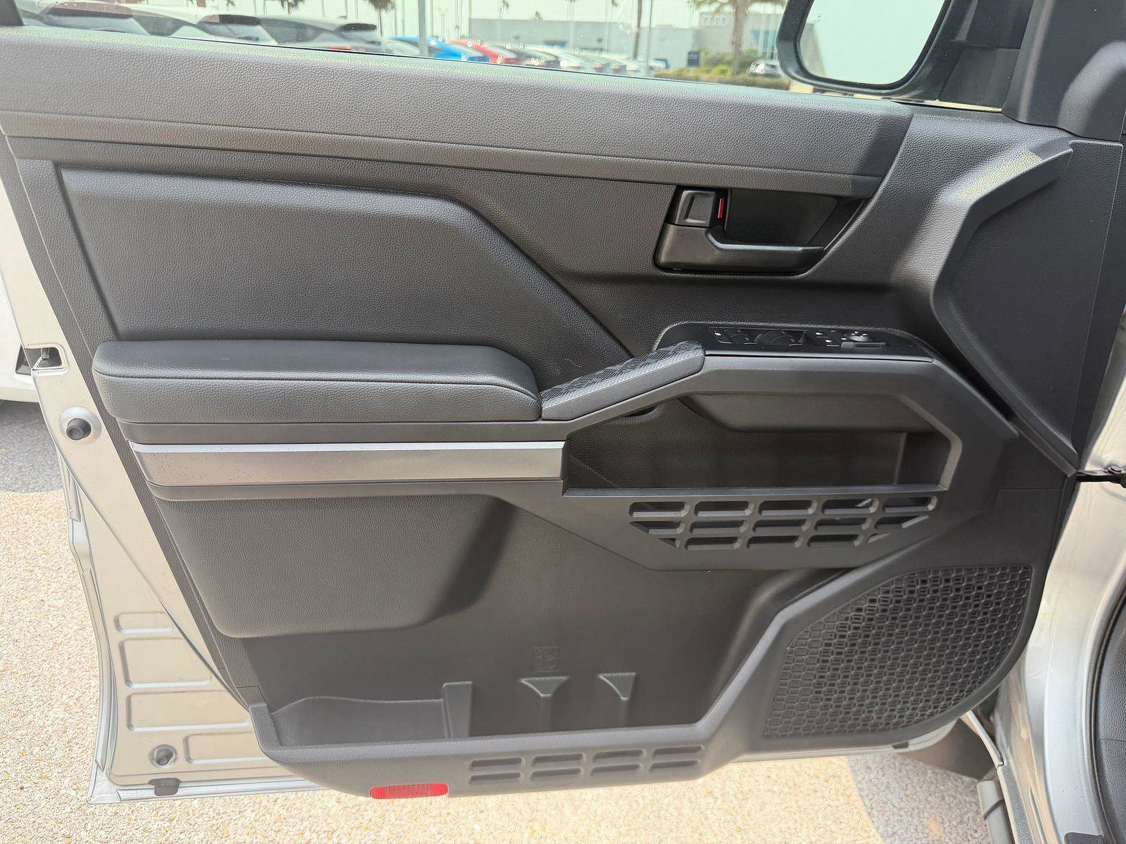 Used 2024 Toyota Tacoma SR5 AWD/4WD image 6