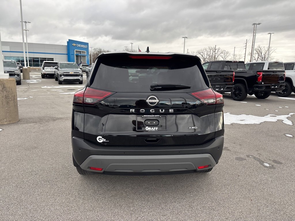 Used 2023 Nissan Rogue S image 6