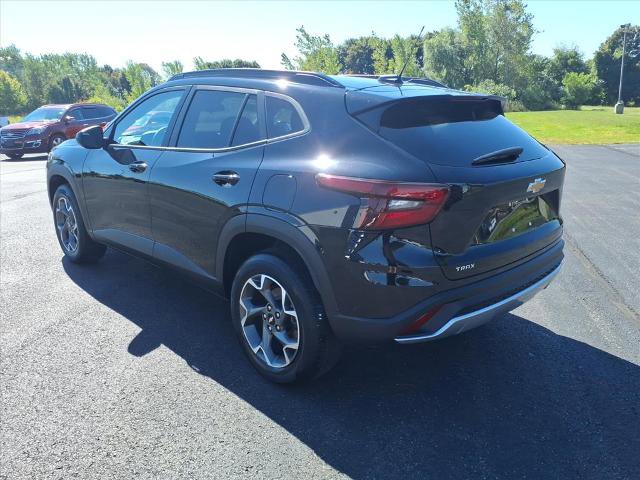 Used 2024 Chevrolet Trax LT w/ Driver Confidence Package image 7