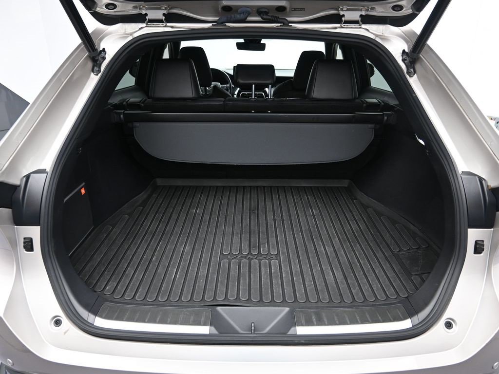 Used 2021 Toyota Venza Limited image 22