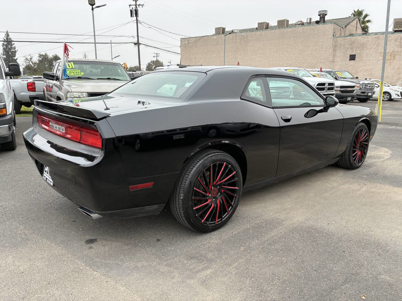 Used 2013 Dodge Challenger SXT image 2