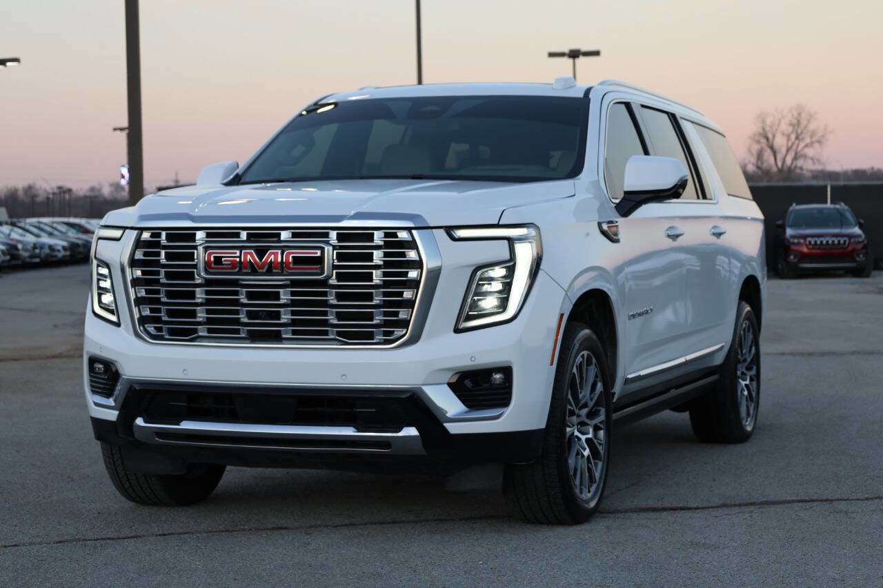 Used 2025 GMC Yukon XL Denali w/ Sun & Power Step Package image 6