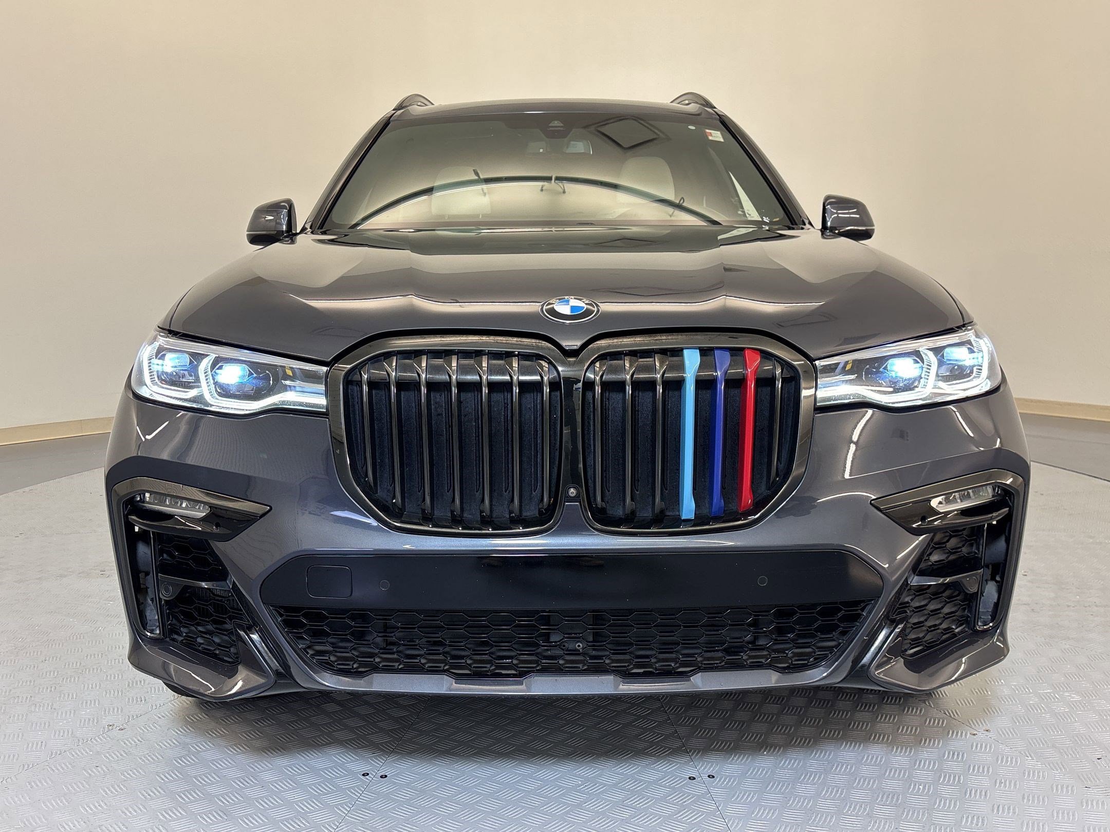 Used 2021 BMW X7 M50i w/ Dynamic Handling Package AWD/4WD image 6