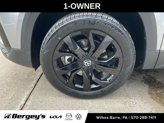Used 2022 Volkswagen Taos SE AWD/4WD image 1