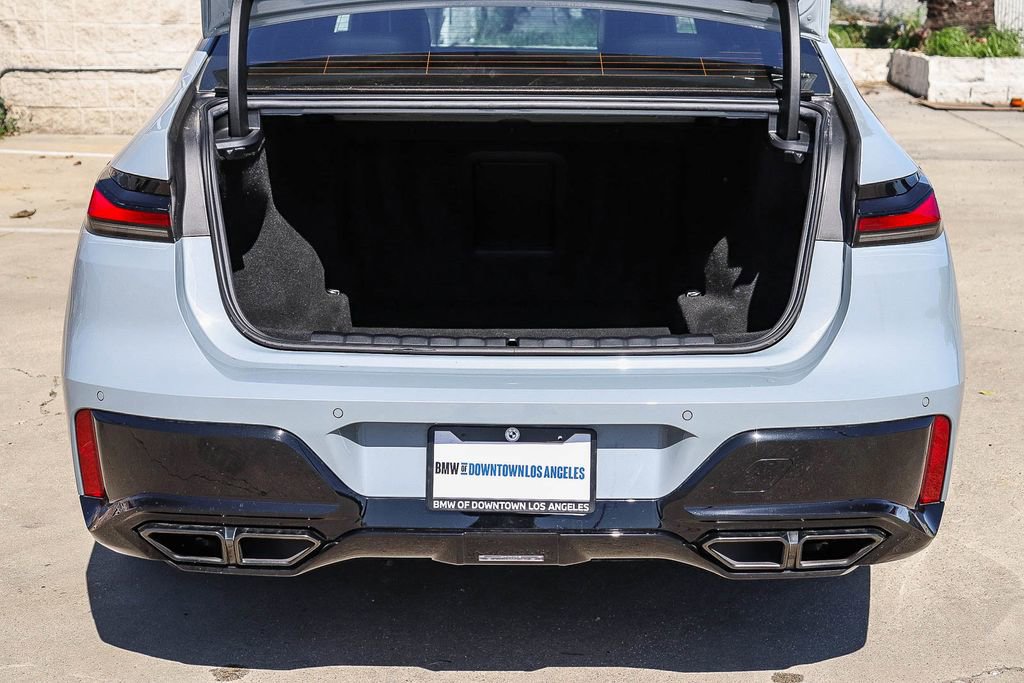 Used 2024 BMW 760i xDrive w/ Executive Package image 28