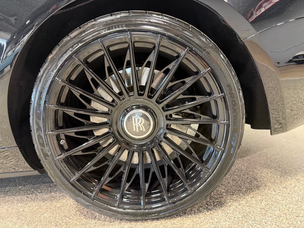 Used 2019 Rolls-Royce Dawn RWD image 29